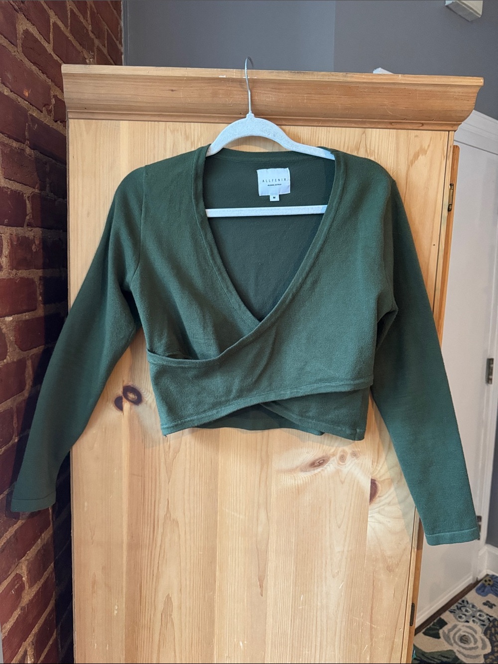 Allfenix 100% Cotton Dark Green Long Sleeved Cropped Shirt, Women’s M